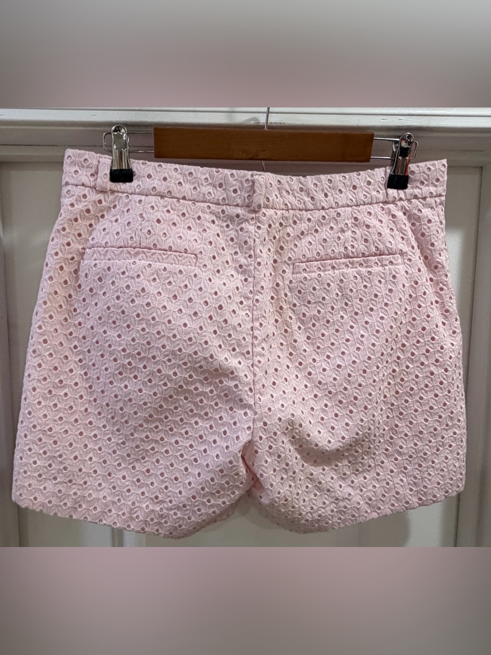 BANANA REPUBLIC EYELET LINED LIGHT PINK COTTON SHORTS SIZE 8